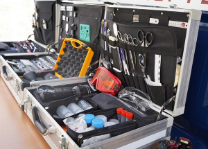 Весом около 11 кг и до 70 предметов внутри: заглянули в чемодан эксперта-криминалиста